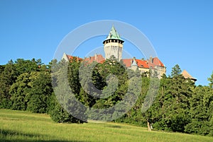 Obrázok Smolenického zámku počas leta