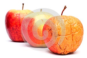 A picture of three ordinary apples, without modifications