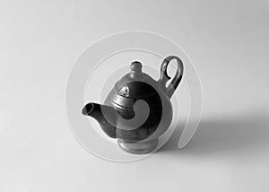 picture of traditional teapot with black and white style