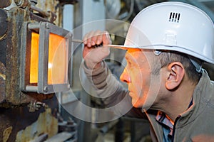 picture welder adjusting fire temperature