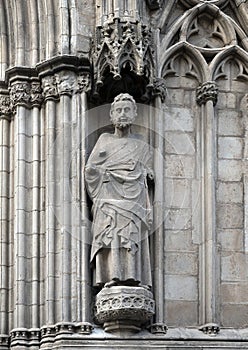 Saint Peter in a niche at the right side of the West entrance to the Basilica de Santa Maria del Mar in Barcelona, Spain. photo
