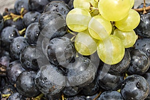 Pictures of black grapes on a wooden floor, black and green grapes pictures in the plate, the great black grapes