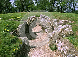 Picturesque Cotswolds - Nympsfield Long Barrow