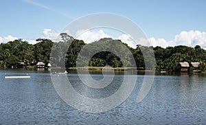 Pintoresco a exótico laguna limpiar agua milagros laguna 