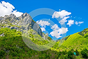 A picturesque journey along the roads of Montenegro among rocks and tunnels.