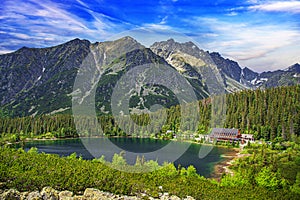 Malebný panoramatický výhľad na Popradské Pleso, Tatry, Slovensko.