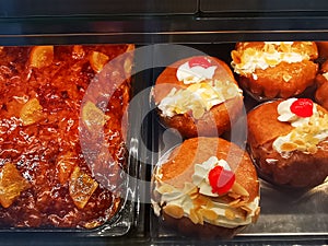 Pie with oranges and savarine with peanuts