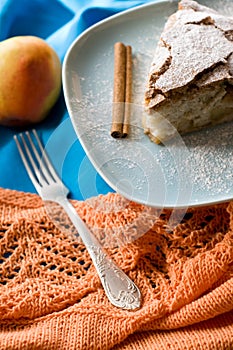 A piece of apple pie lying on blue plate, apple, cinnamon sticks