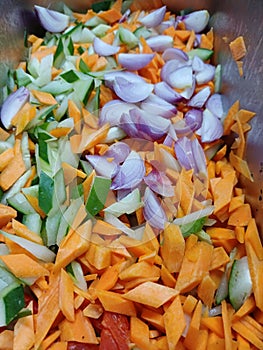 pieces of wartel, onions and cucumber that have been cut irregularly in one place