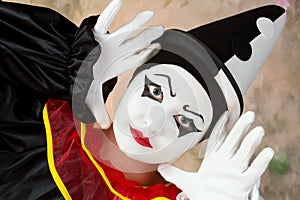 Pierrot doing mime