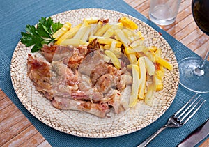 Pig's feet with potatoes on side