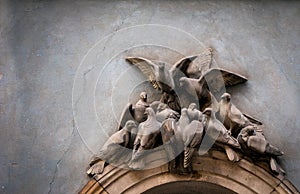 Pigeon decoration of archway