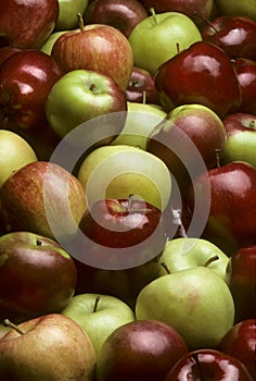 Pile of mixed varieties of apples