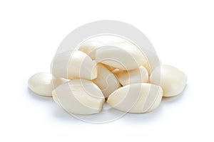 pile of peeled garlic