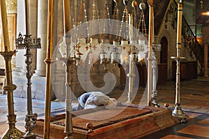 The pilgrim in white clothes passionately prays