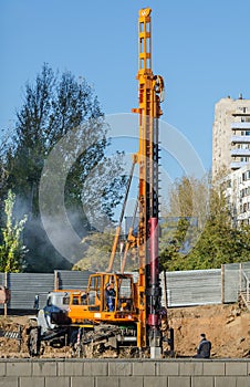 Piling machine photo