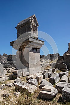 Pillar tomb photo