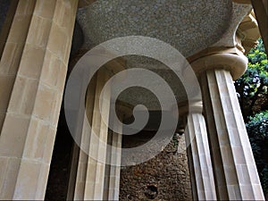 Pillars holding a tiled ceiling, Park GÃ¼ell