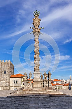 The Pillory placed in the Cathedral Square aka Terreiro da Se photo