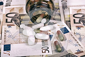 Pills on euro bills