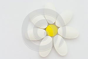Pills, forming a camomile flower