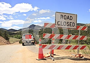 Pilot car and road closed sign