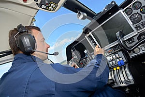 Pilot operating dashboard controls