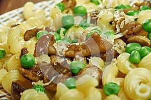 Pimiento Mac With Wild Mushrooms And Peas