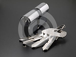 Pin tumbler of cylinder lock internal mechanism and set of keys