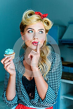 Pin up girl with cupcake