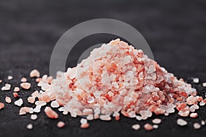 Pinch himalayan pink salt on black table