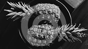 Pineaplle black and white