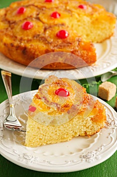 Pineapple cake with caramel.
