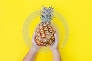 Pineapple fruit, minimal style