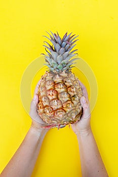 Pineapple fruit, minimal style