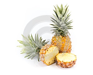 Pineapple slices .