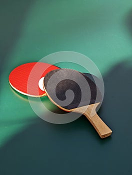 ping pong paddles and ball