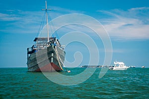 Pinisi Board Cruise photo