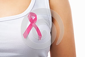 Rosa insignia sobre el apoyo cáncer causar 