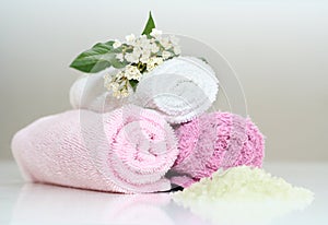 Pink bath accessories