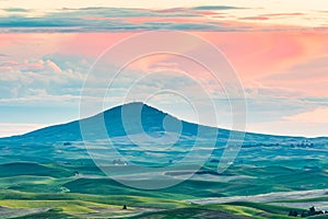 Pink clouds at sunset over Steptoe Butte