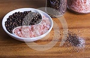 Pink Himalayan Salt and Black peppercorns in ying yang dish and grinders