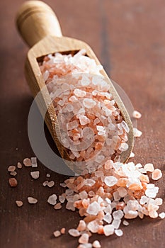 Pink himalayan salt in scoop