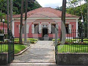 Pink house in Petropolis photo