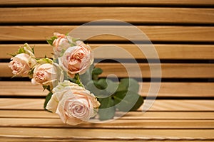 Pink rose bouquet closup on a wooden bench