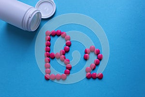 Pink round pills lined with letter B2