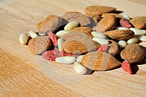 Pinnoli, gogi, almond antioxidant diet
