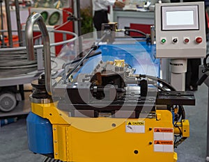 Pipe bending machine