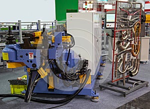 Pipe bending machine