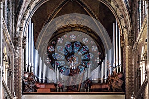 Pipe organ